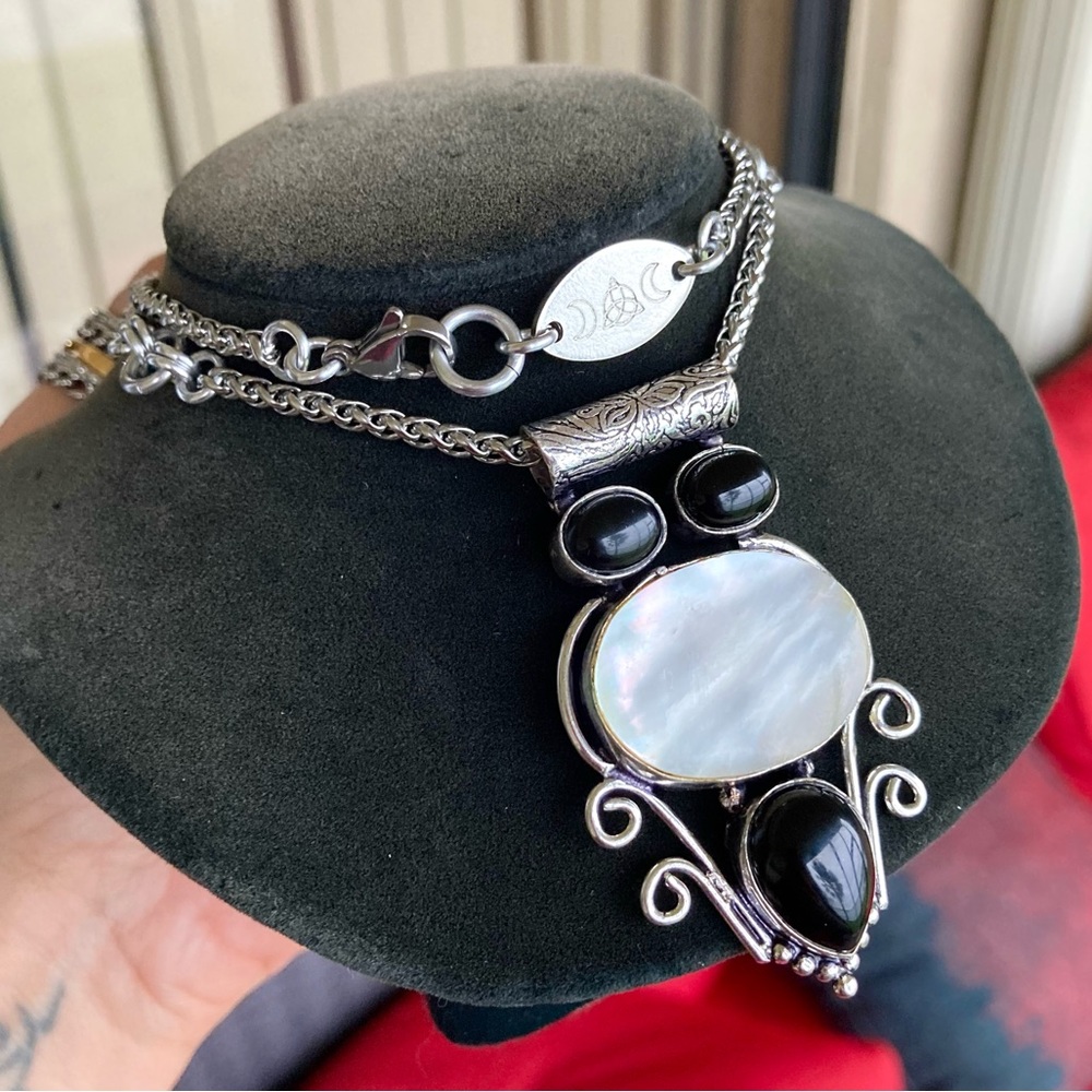 925 Sterling silver overlay black onyx & white mother of pearl gemstone necklace - Picture 5 of 10